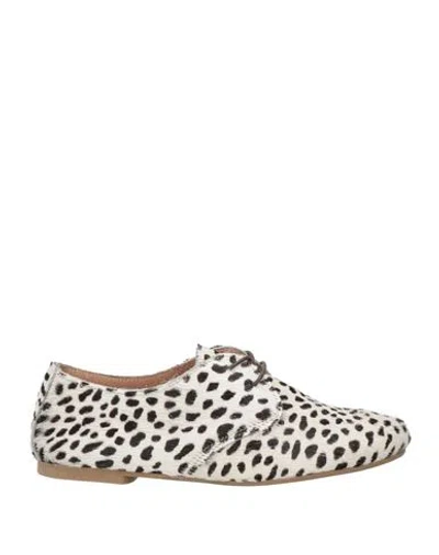 Ovyè Ovyé Woman Lace-up Shoes Off White Size 8 Leather