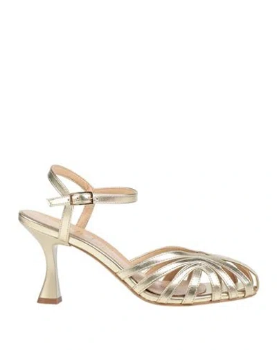 Ovyè Ovyé Woman Sandals Gold Size 7 Leather In Metallic
