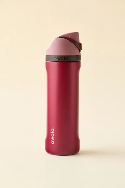 Owala Freesip 24 oz Water Bottle In Pointsettia At Urban Outfitters
