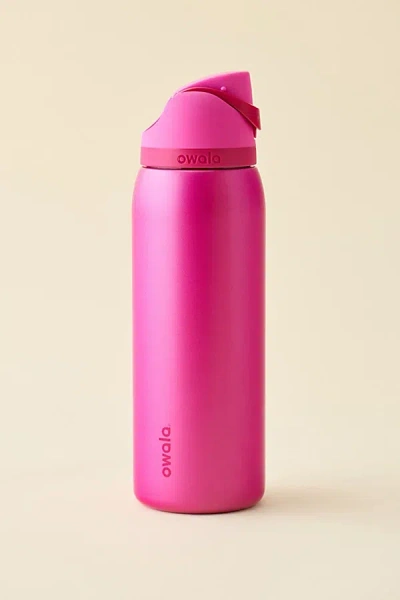 Owala Freesip 40 oz Water Bottle In Read My Lips At Urban Outfitters In Pink
