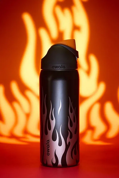Owala Uo Exclusive Freesip 32 oz Water Bottle In Chrome Inferno At Urban Outfitters In Black
