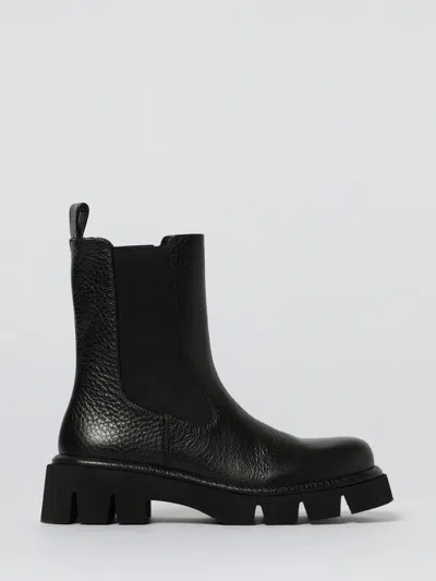 Paloma Barceló Textured Hammered Leather Ankle Boots With Sole In Black