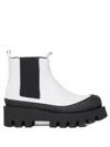 Paloma Barceló White Leather Chelsea Boots With Ultramodern Design In White