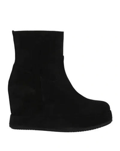 Paloma Barceló Woman Ankle Boots Black Size 10 Leather