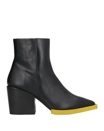 Paloma Barceló Paloma Barcelo Tayson Block Heel Boot In Black Orient