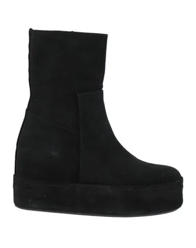 Paloma Barceló Woman Ankle Boots Black Size 6 Leather