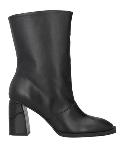 Paloma Barceló Woman Ankle Boots Black Size 8 Leather