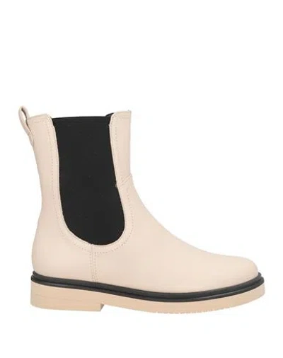 Paloma Barceló Woman Ankle Boots Cream Size 8 Leather