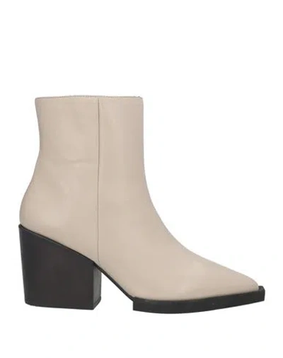 Paloma Barceló Woman Ankle Boots Grey Size 8 Leather