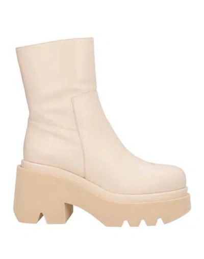 Paloma Barceló Woman Ankle Boots Ivory Size 10 Leather In Neutral