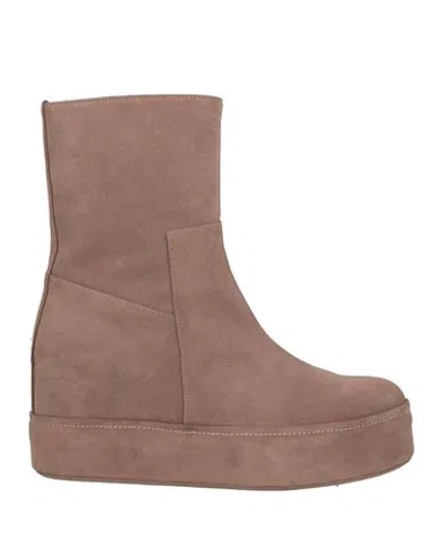 Paloma Barceló Woman Ankle Boots Light Brown Size 10 Leather