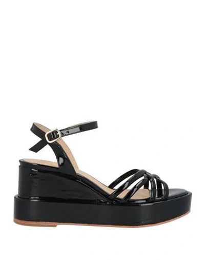 Paloma Barceló Nazaria In Black