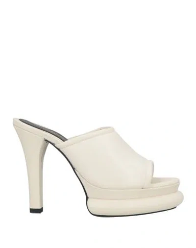 Paloma Barceló Woman Sandals Cream Size 8 Leather