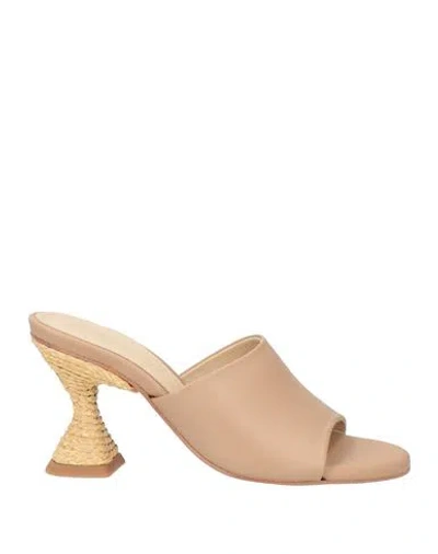 Paloma Barceló Woman Sandals Light Brown Size 7 Leather In Nude