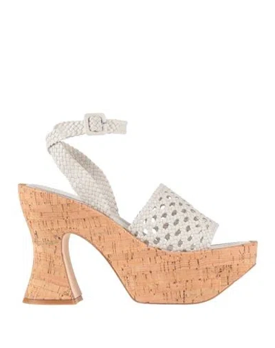 Paloma Barceló Woman Sandals Off White Size 9 Leather