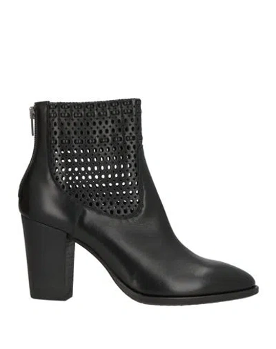 Pantanetti Woman Ankle Boots Black Size 7 Leather