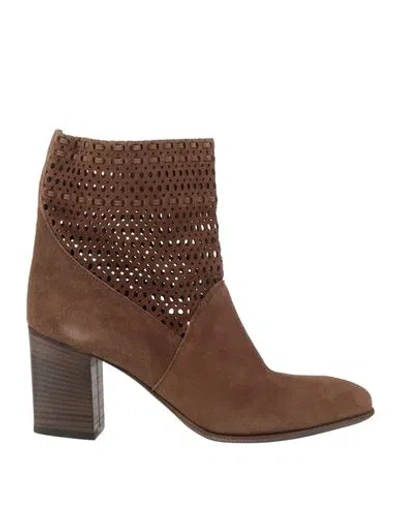 Pantanetti Woman Ankle Boots Brown Size 7 Leather