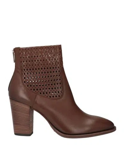Pantanetti Woman Ankle Boots Brown Size 7 Leather
