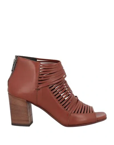 Pantanetti Woman Ankle Boots Brown Size 7 Leather