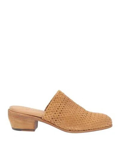 Pantanetti Woman Mules & Clogs Sand Size 7 Leather