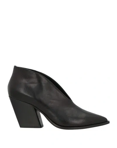 Paolo Mattei Woman Ankle Boots Black Size 6 Leather