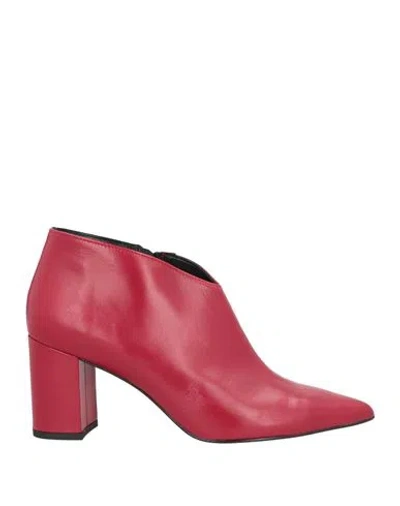 Paolo Mattei Woman Ankle Boots Red Size 7 Leather