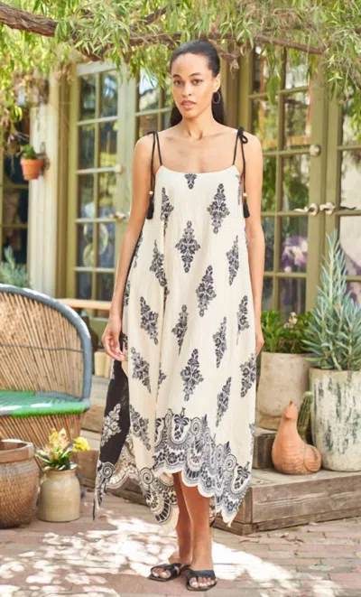 Paparazzi 2-tone Maxi Dress In Black / Cream In Neutral