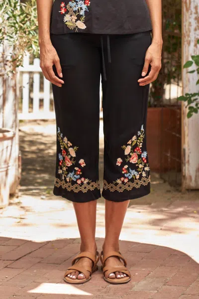 Paparazzi Viscose Embroidered Crop Pant In Black