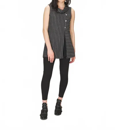 Papillon Contrast Stripes Sleeveless Sweater In Black