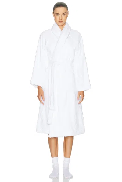 Parachute Classic Plush Robe In White
