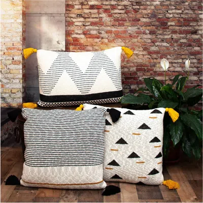 Parkland Collection Traditional Throw Pillow In Off White