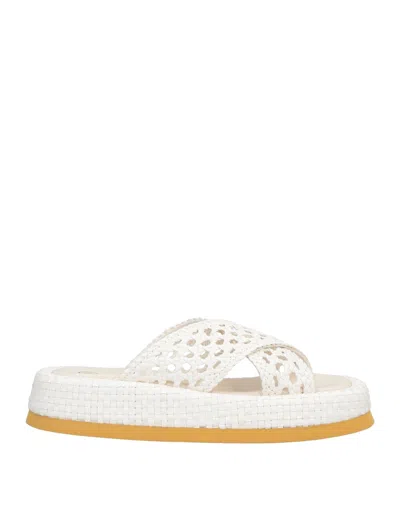 Pas De Rouge Sandals In Off White