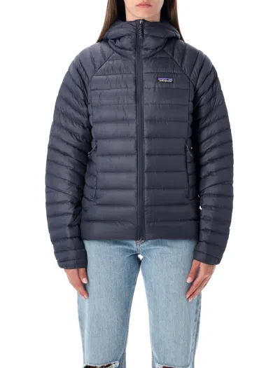 Patagonia Hooded Padded Jacket With Quilted Design And Side Pockets In Blue