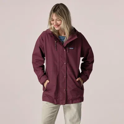 Patagonia Women's Outdoor Everyday Rain Jacket In Berry Fig In Burgundy