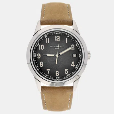Pre-owned Patek Philippe Calatrava 5226g-001 Automatic Grey 18k White Gold Men's Wristwatch 40 Mm In Gray
