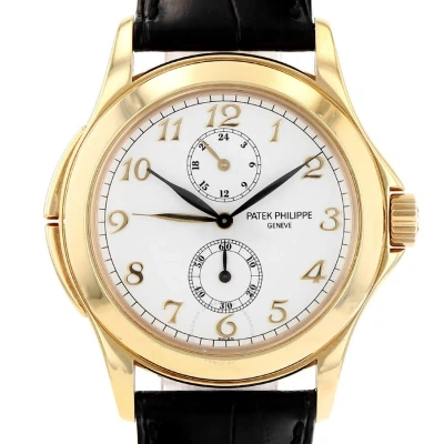 Patek Philippe Calatrava Travel Time Hand Wind White Dial Men's Watch 5134j-001 In Gold