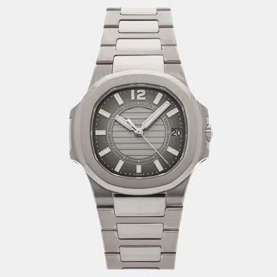 Pre-owned Patek Philippe Nautilus 7011/1g-010 Quartz 32 Mm In Gray