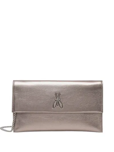 Patrizia Pepe Fly-appliqué Chain Clutch Bag In Gold