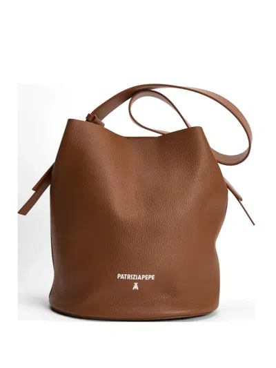 Patrizia Pepe Logo-print Pebbled Shoulder Bag In Brown