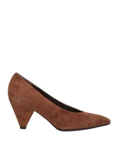 Pavin Woman Pumps Brown Size 8 Leather