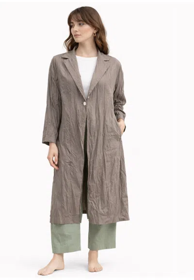 Pdr Duster Woman  Behind In Gray