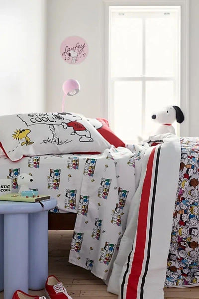 Peanuts Classic Pals Reversible Bedding Set In Full At Urban Outfitters In Multi
