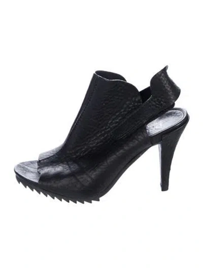 Pre-owned Pedro Garcia Leather Slingback Pumps In Black