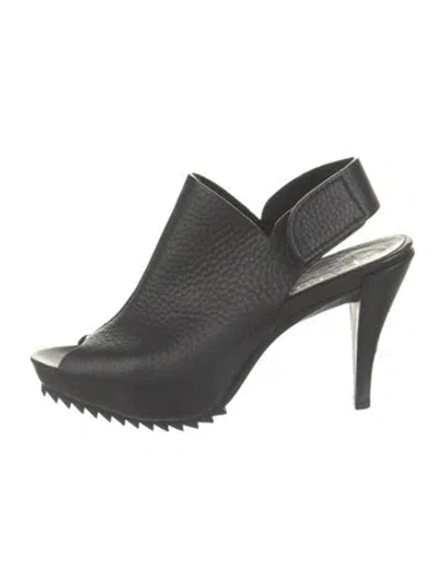 Pre-owned Pedro Garcia Leather Slingback Pumps In Black