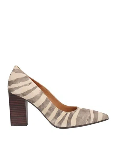 Pedro Miralles Woman Pumps Beige Size 7 Leather