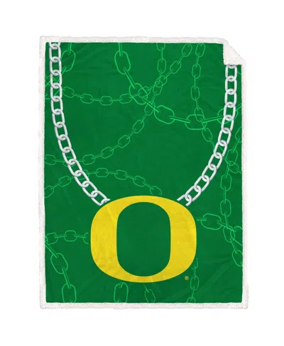 Pegasus Home Fashions Oregon Ducks 60'' X 80'' Fan Chain Flannel Sherpa Blanket In Green