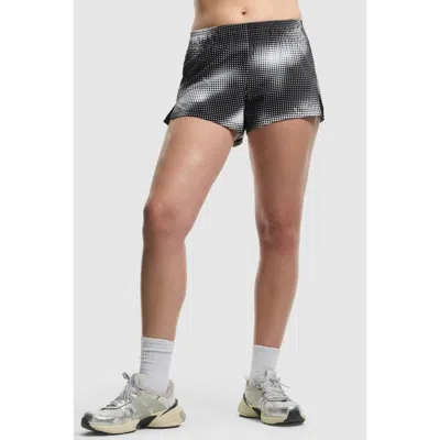 Peloton 3" Everyday Woven Run Short In Halftone Black Print