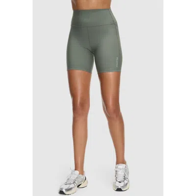 Peloton Cadent 7" High Rise Pocket Bike Short In Green