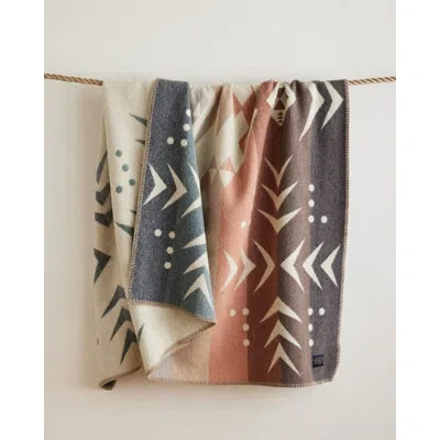 Pendleton Agate Beach Throw In Cream,grey
