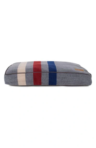 Pendleton Fleece Napper Pet Bed In Cabin Stripe Gray